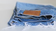 No tires los jeans viejos o rotos: creá estos útiles y hermosos trabapuertas en pocos minutos