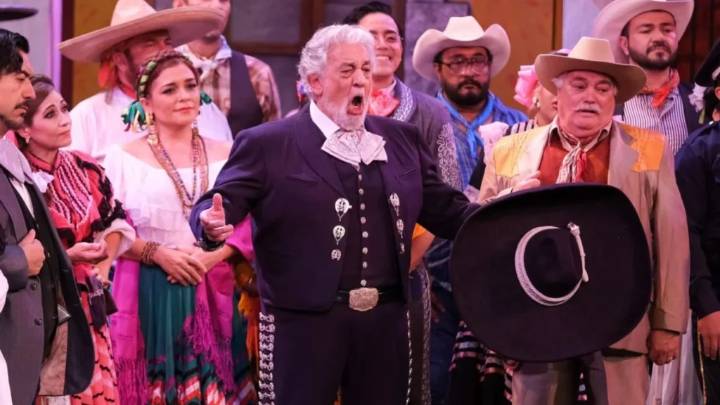 Ovacionan a Plácido Domingo en la reapertura de 'El Orgullo de Jalisco'