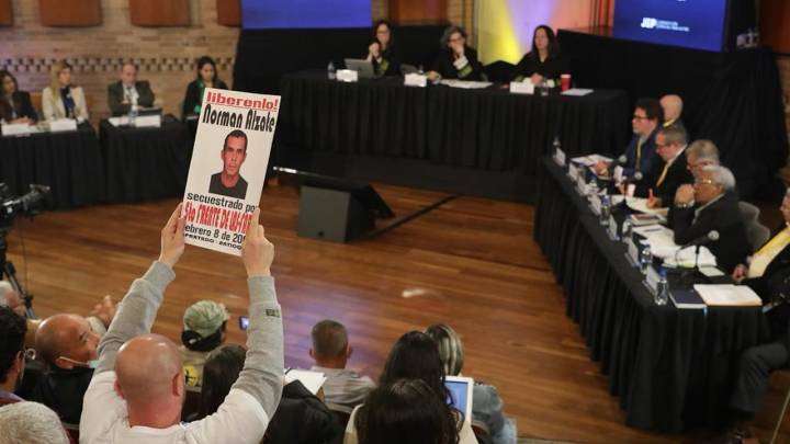 “Los secuestrados fueron sometidos a condiciones que desconocían su dignidad humana”: Las claves de la primera sentencia contra el exsecretariado de las Farc