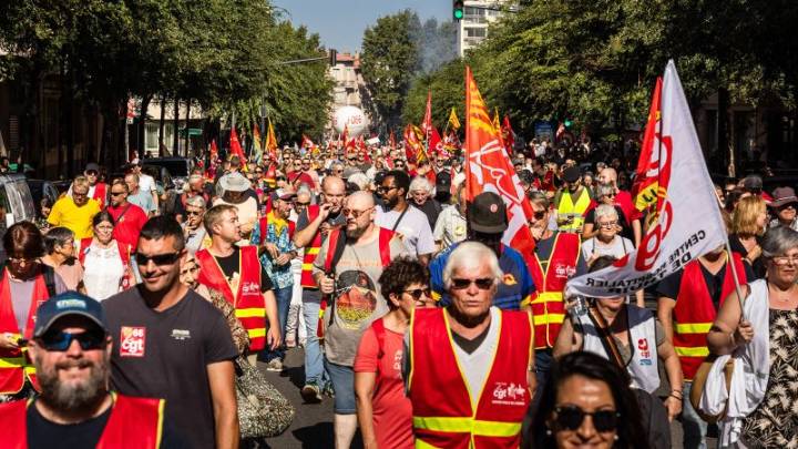 French unions strike against austerity, pressuring Macron