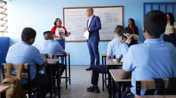 Ministro de Educación Héctor Rodríguez: Este nuevo año escolar incluiremos la figura de preparadores en los liceos del país
