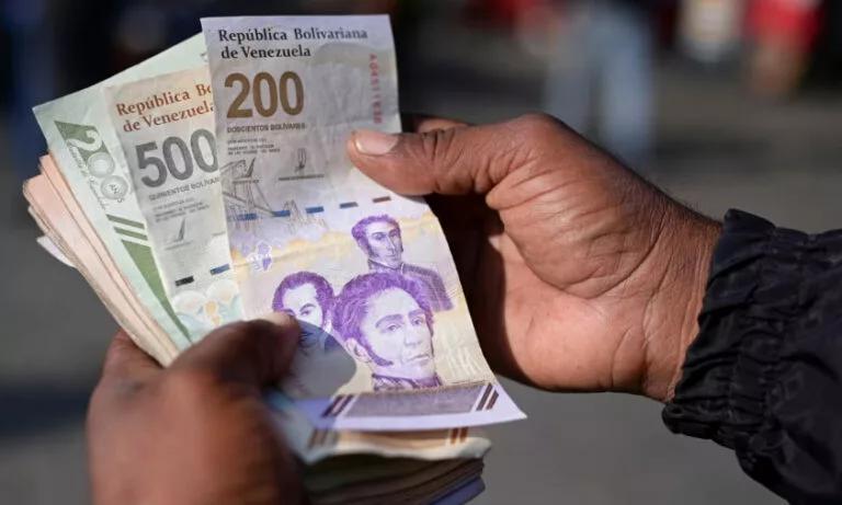 Economista Luis Oliveros «está mandando el bolívar» en el flujo económico del país