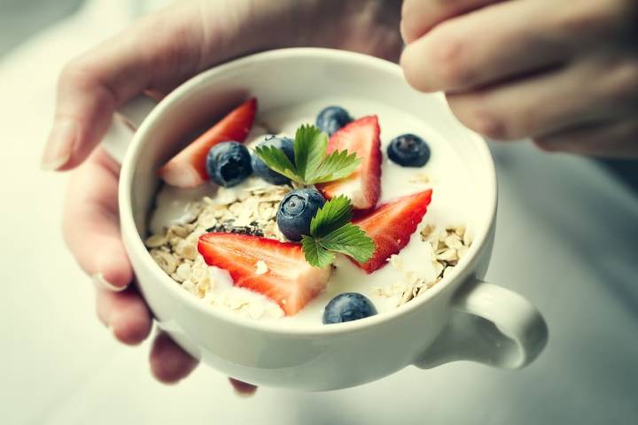 Opciones rápidas y nutritivas. Cinco snacks fáciles para cortar con el hambre repentina y evitar el picoteo de la tarde