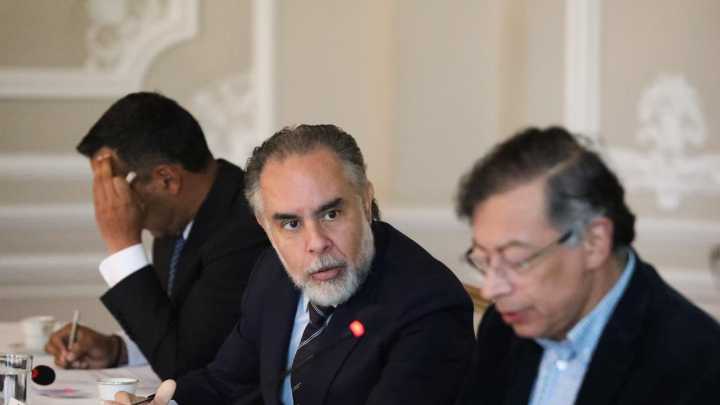 Ministro del Interior, Armando Benedetti, anunció nuevas renuncias a la visa de EE. UU. en el gabinete de Gustavo Petro