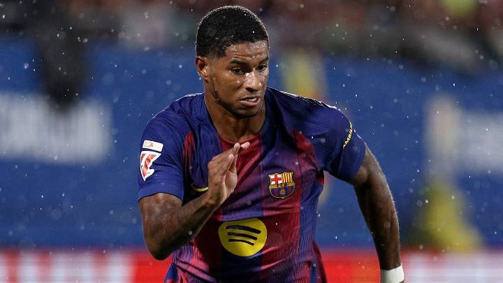 Barcelona's Marcus Rashford benched after two mins late