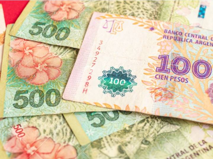 Desplome del peso argentino tras elecciones en Buenos Aires; Milei busca “corregir” errores