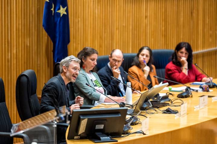 “Somos rehenes de la lógica de producir lo que genera beneficios para los más ricos”, critica el antropólogo británico Jason Hickel