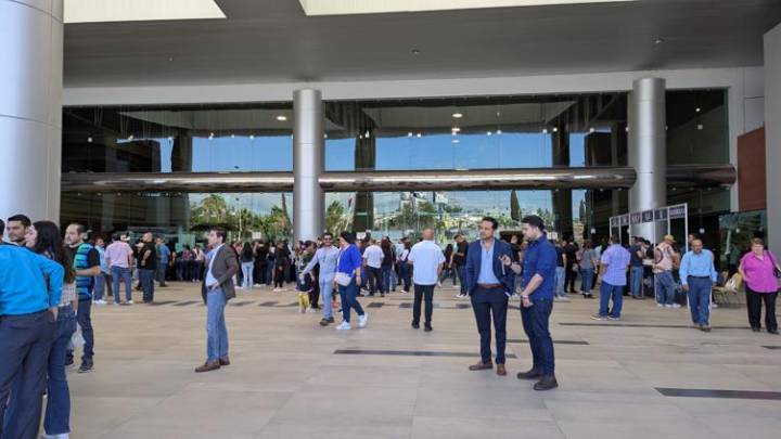 Arriban militantes a Expo Chihuahua por Asamblea Municipal del PAN
