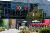 Alphabet’s AI Strength Fuels Biggest Quarterly Jump Since 2005