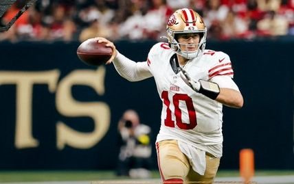 Mac Jones lleva al triunfo a los 49ers 26
