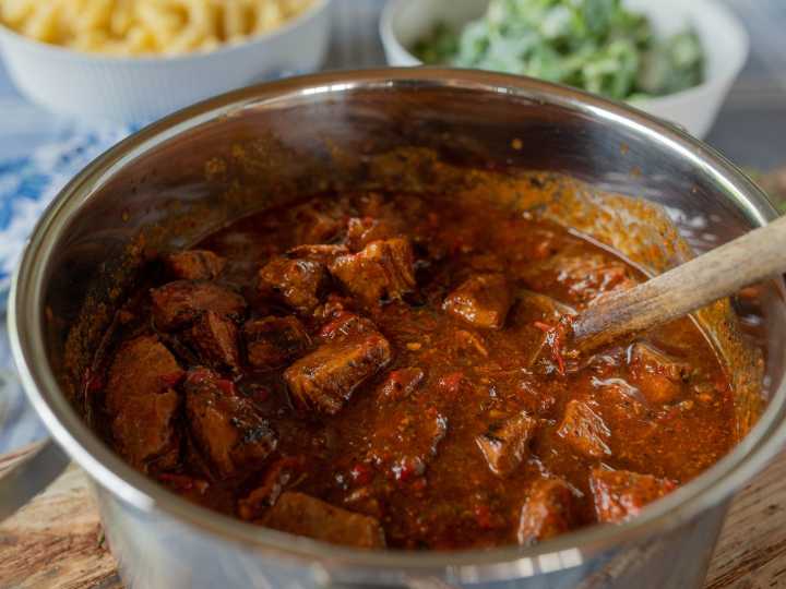 Ahorrar gas: cómo es el truco de la "olla bruja" para cocinar con la hornalla apagada