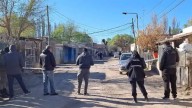 Encontraron muerto a un chico de 17 años en una calle en Cipolletti e investigan si fue un homicidio