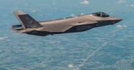 Aumenta tensión: EE.UU. enviará aviones de guerra al Caribe tras vuelos de Venezuela cerca de su buque