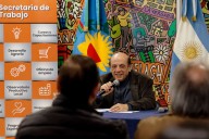 Mussi entregó certificados de habilitación a 17 comercios