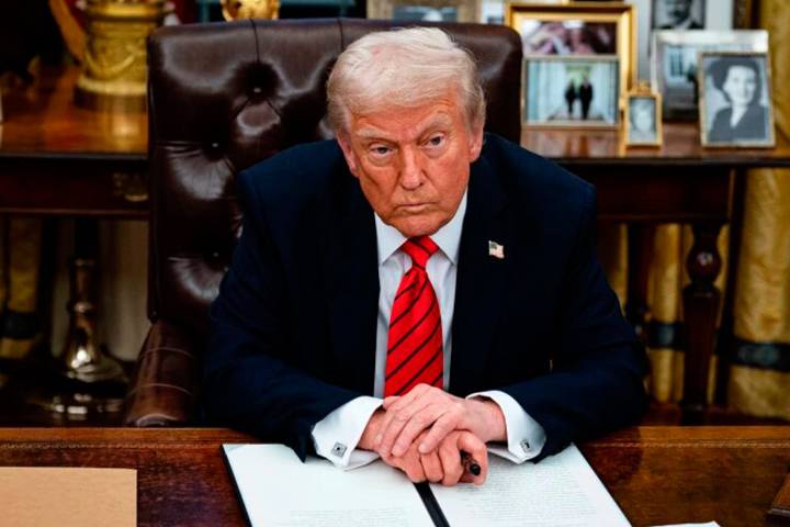 Trump advierte a Venezuela que derribará sus aviones si ponen en peligro a militares