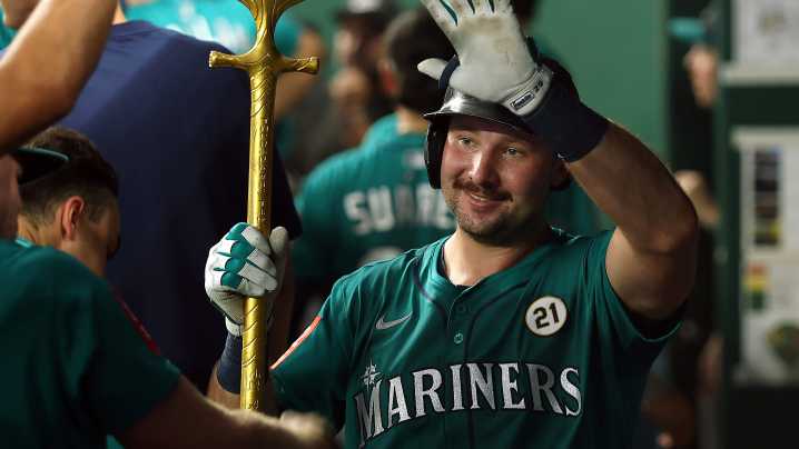 Big Dumper breaks Mickey Mantle home run record, ties Ken Griffey Jr.