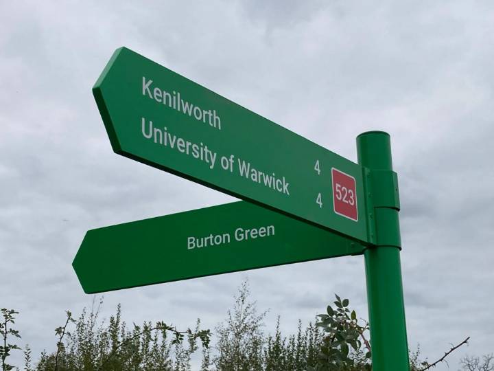 Councillors' surprise at new signs installed around Kenilworth | Local News 