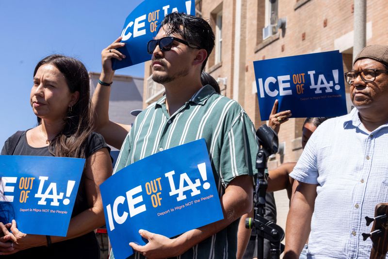 US Supreme Court backs Trump on aggressive immigration raids