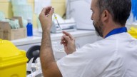 Los médicos recomiendan extender la vacunación frente a la gripe a niños y adolescentes entre los 6 meses y hasta los 17 años