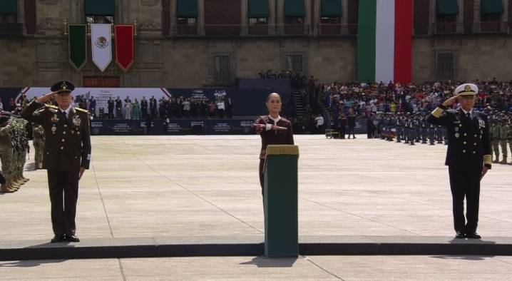Sheinbaum encabeza su primer desfile militar como presidenta de México