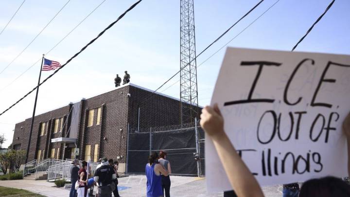 Chicago area center in Trump’s immigration crackdown sparks complaints of inhumane conditions