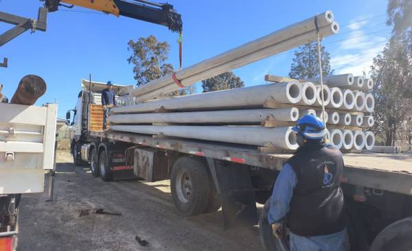 Servicoop adquirió nuevas columnas de hormigón para el tendido de baja tensión