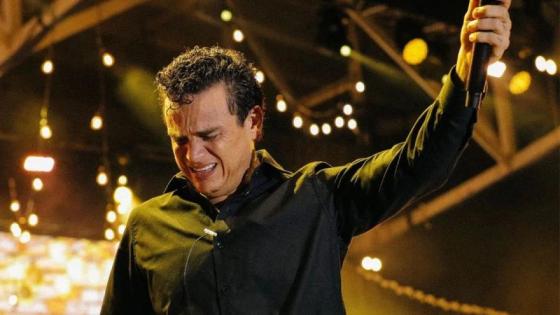 En pleno concierto golpearon a Silvestre Dangond con lata de cerveza