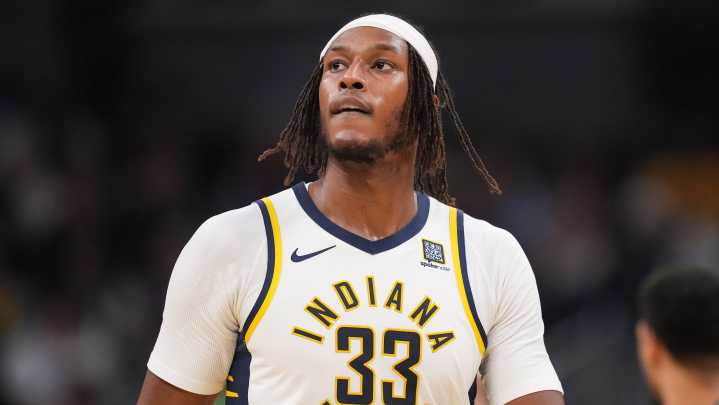 New Bucks star Myles Turner arrives to Milwaukee and gets recs from fans