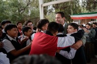 Saltillo: Javier Díaz entrega apoyos educativos y llama a estudiantes a comprometerse con su formación académica