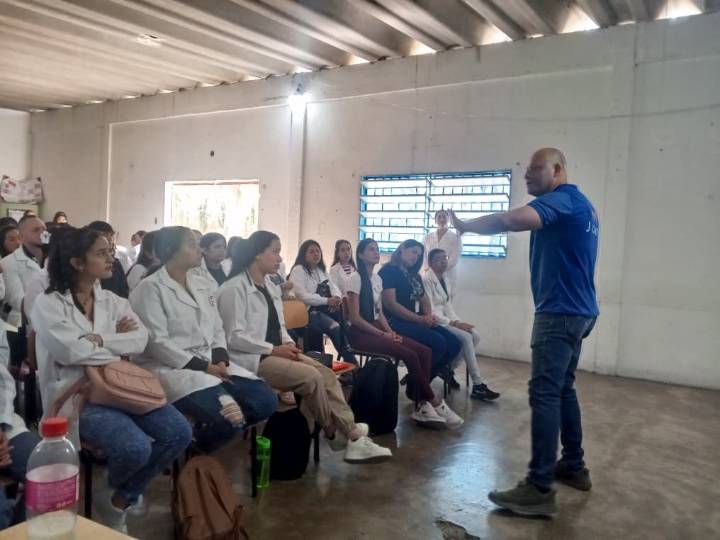 Realizan acercamiento al lenguaje de señas en el Asic Boconó