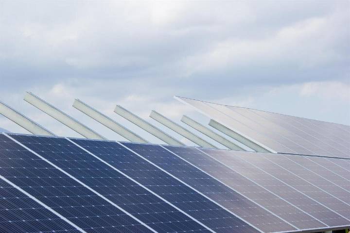 Zaragoza impulsa un plan solar en 18 edificios municipales con una inversión de 2,5 millones