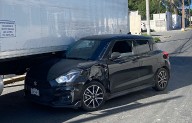 Invade carril, provoca choque y afecta tráfico sobre el bulevar el Fundadores