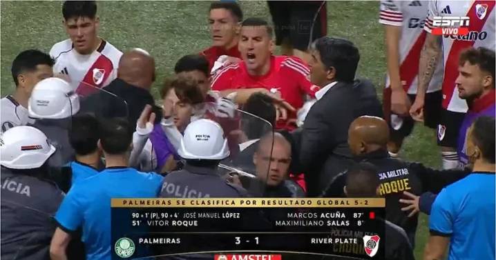 “Hijo de pu...”: el exaltado reclamo de delantero de River Plate contra el árbitro en la Copa Libertadores