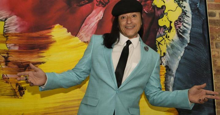 "Ser feliz y a la vez hacer feliz": Elvis Crespo habla de su misión