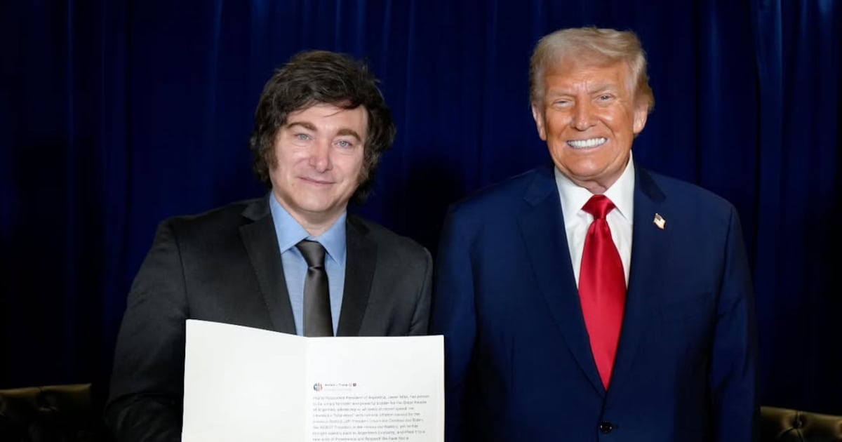 Trump da “completo y total respaldo” a Javier Milei mientras el riesgo país de Argentina perfora los 1.000 puntos