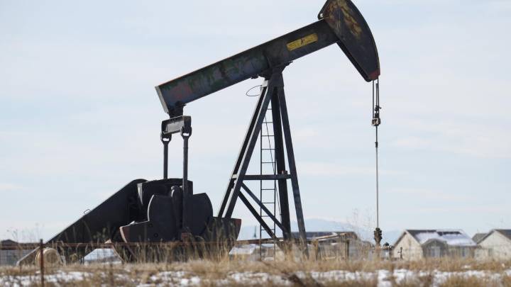 Conflictos geopolíticos impulsan alza del crudo Brent y WTI el 22 de septiembre de 2025
