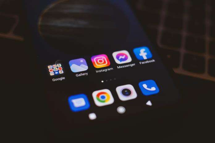 Organizaciones civiles alertan sobre riesgos de la publicidad digital en menores