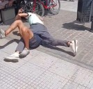 Lucha libre en pleno centro salteño: Incidentes en la peatonal encendieron el debate en redes
