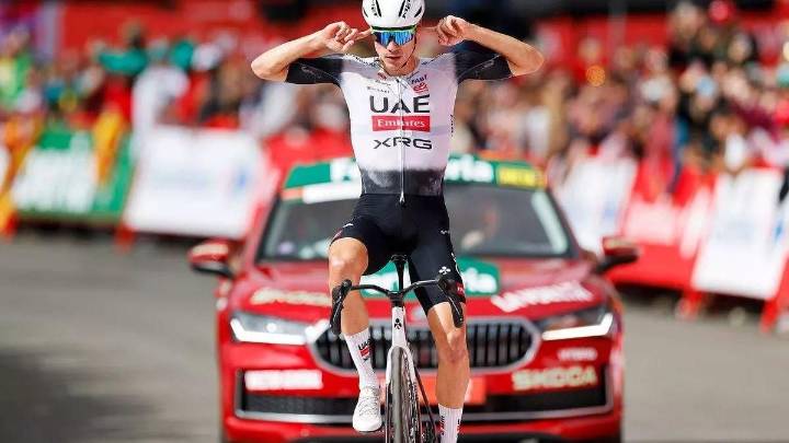 Juan Ayuso estalla en la Vuelta y califica al UAE de “dictadura”