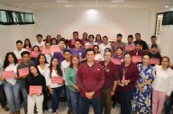 UTHH Entregó becas económicas a estudiantes