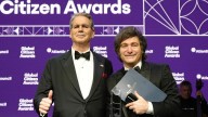 Javier Milei recibió en EEUU un premio de manos de Scott Bessent y agradeció el "espaldarazo de apoyo a la Argentina"
