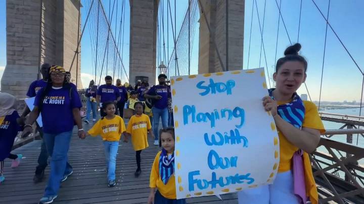 Thousands rally in Brooklyn to back charter schools