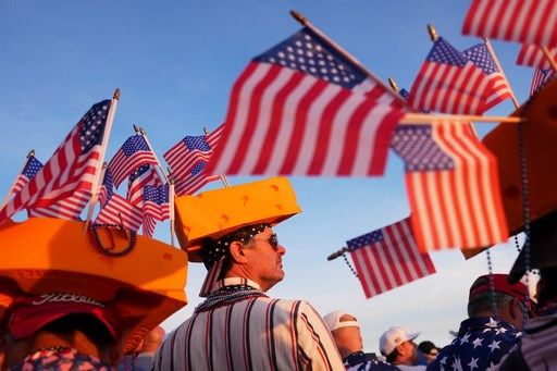 Bethpage's notorious crowd is sticking by the struggling Americans at the Ryder Cup