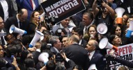 Confrontaciones, gritos y sirenas ilustran reinicio en el Congreso de la Unión