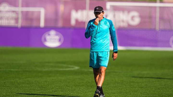 La reflexión del técnico del Valladolid con el tipo de juego que hay en Segunda División: "Se afea el espectáculo"