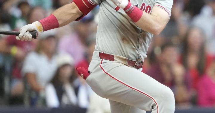 Marsh's go-ahead single in 9th lifts Phillies over Brewers 10