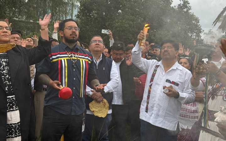 'Purifican' bastones de mando para ministros y ministras en Cuiculco