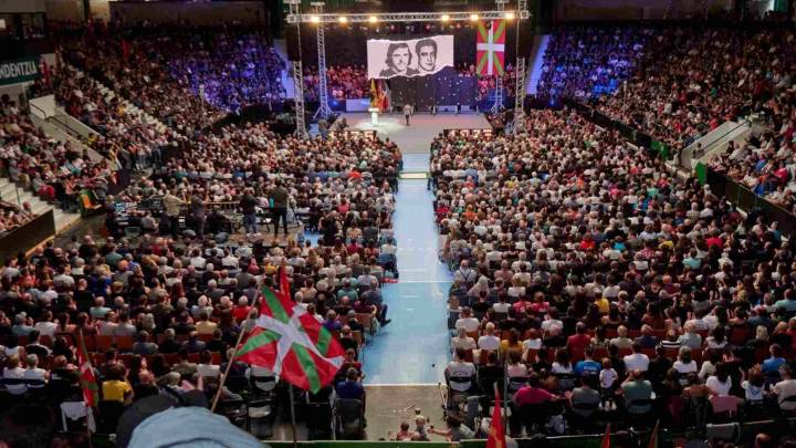 Los socios de Chivite y Pedro Sánchez homenajean por todo lo alto en Pamplona a dos asesinos terroristas de ETA
