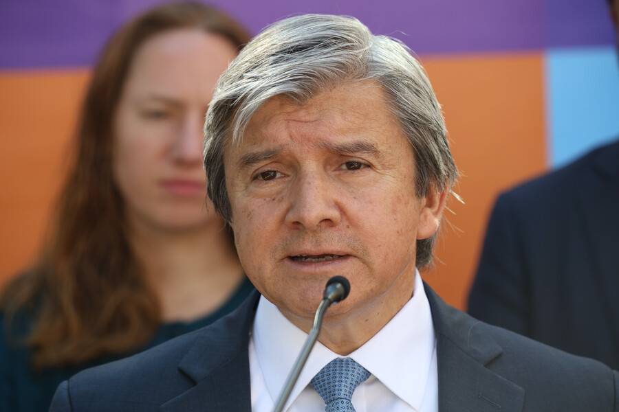 Vocero del equipo económico de Matthei emplazó al Minvu por deuda