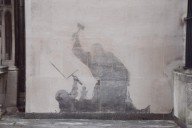 Esfuerzos por borrar el nuevo mural de Banksy podrían haber amplificado su mensaje